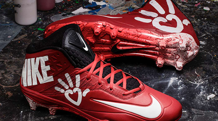 carson-palmer-week-13-cleats.jpg